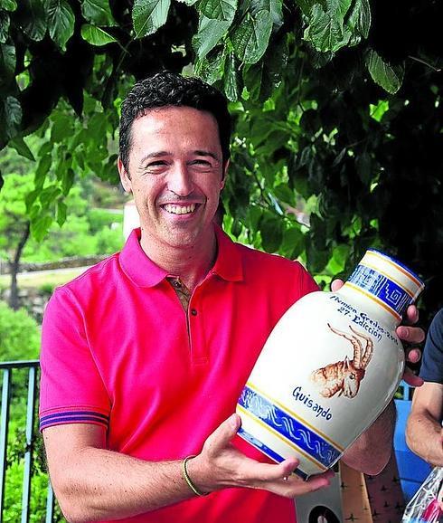 Jacob Petrus, en Guisando (Ávila), con el premio Gredos 2015.