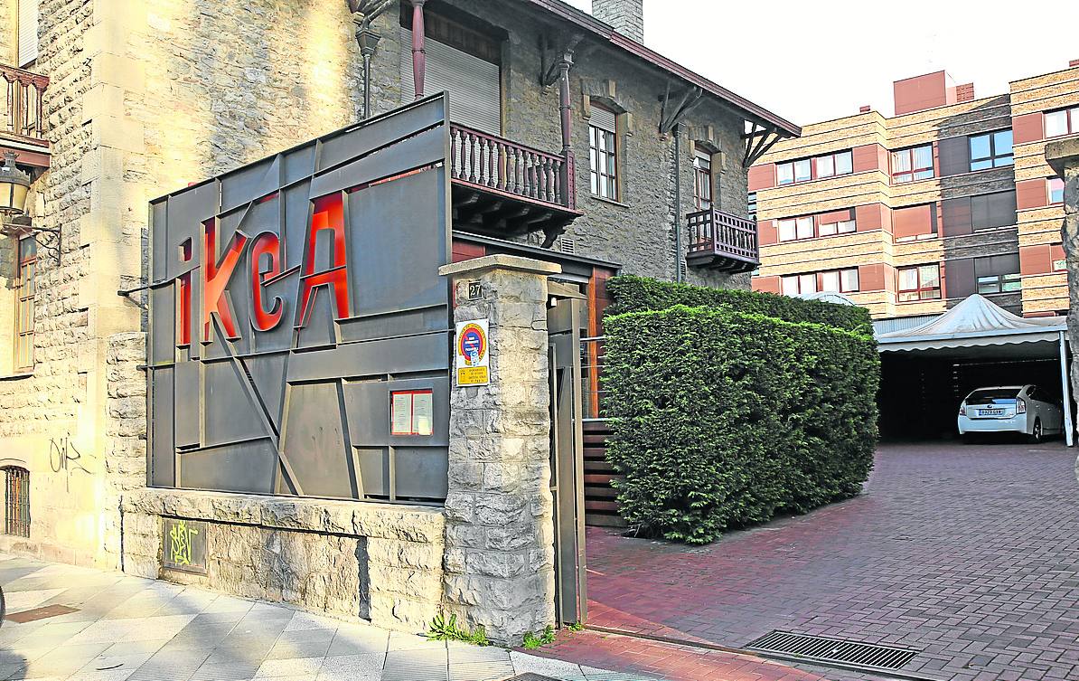 El restaurante Ikea, situado en la calle Castilla, obtuvo la estrella Michelin en 2010.  