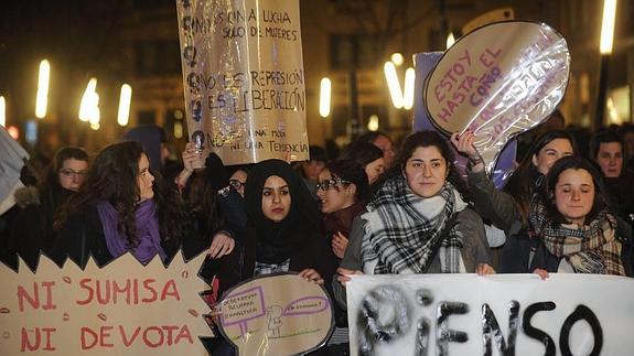 Una manifestación feminista en Vitoria. 