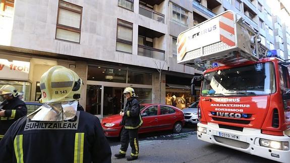 Los bomberos, en una actuación en Bilbao.