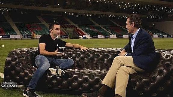 Xavi Hernández y Valdano, en un momento de la entrevista.