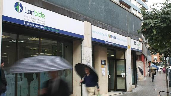 La oficina de Lanbide en Santutxu.