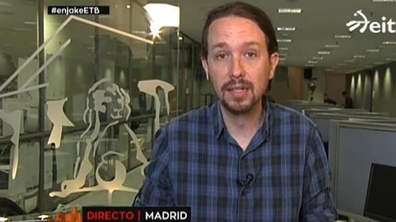 El secretario general de Podemos, Pablo Iglesias, durante su entrevista en EiTB. 