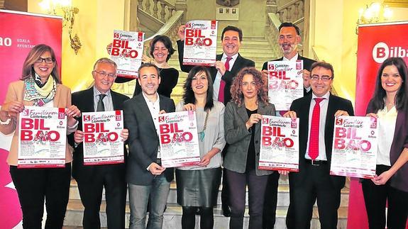 De izquierda a derecha, Ane Epalza (Coca Cola), Armando Cortezón (Quirón), Pedro Carrascal (Fundación Esclerosis Múltiple), Oihane Agirregoitia (concejala del área de Juventud y Deportes), Eukene Garaizar (EDP), Carmelo Lezana (El Corte Inglés) y y Lore Azpitarte (BM). Arriba, Leire Aragón (Obra Social BBK), Alvaro Ortega (Vodafone) y Antonio Barrena (EL CORREO).