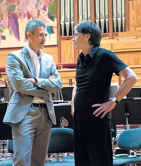 Oriol Roch y Jun Märkl, en la sede de la OSE en Miramón.