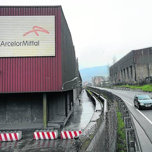 Exterior de la Acería Compacta de Bizkaia, en Sestao.