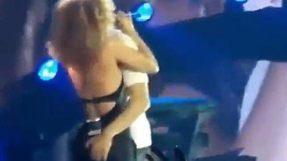 Enrique Iglesias, con las manos en la masa.