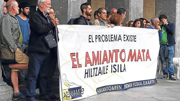 Concentración en la Herriko Plaza en solidaridad con Kepa Galdos.