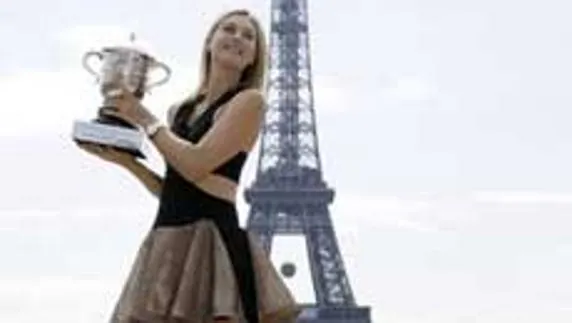 Maria Sharapova, a punto de realizar un saque.