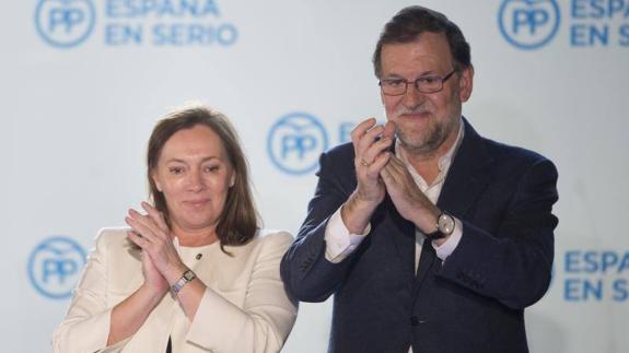 Rajoyk emaitzak bere emaztearekin ospatu zituen.