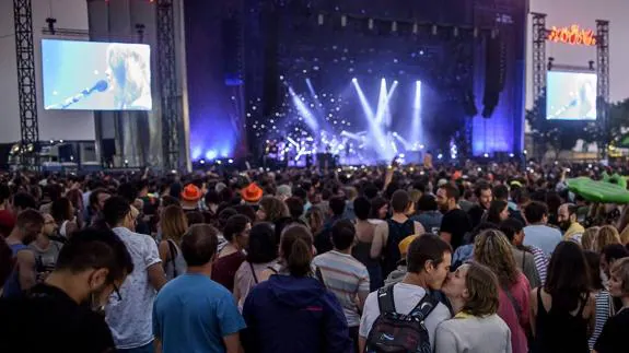 Concierto de M83 durante la primera jornada del Bilbao BBK Live.