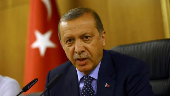 Erdogan, ante los medios a su regreso a Turquía.