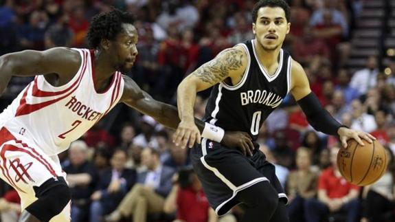 Shane Larkin con el balón.