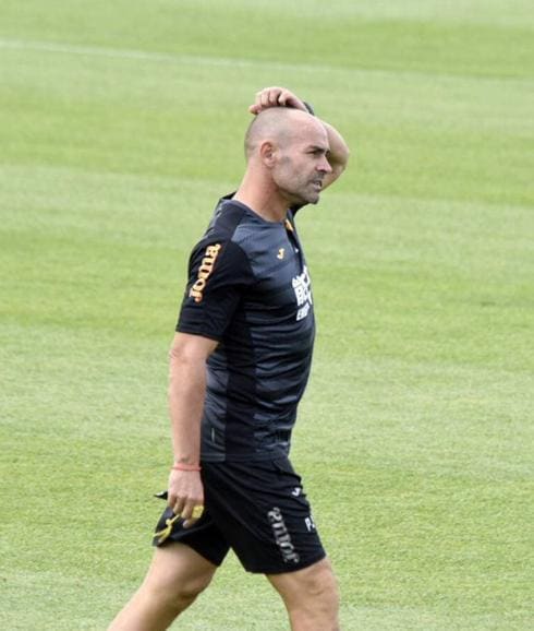 Paco Jémez en un entrenamiento del Granada.