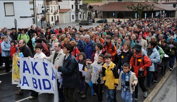 Marcha organizada por la diócesis de Bilbao en favor de la reconciliación.