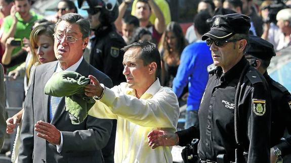 José Bretón cumple condena por carbonizar a sus hijos de seis y dos años. Su abogada, Bárbara Royo, dice que no hubo «pruebas de cargo». 