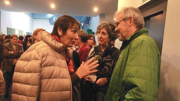 Representantes de asociaciones, expertos y cargos públicos charlan en las jornadas del pasado año.