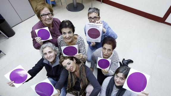 Representantes del colectivo feminista Madalen.