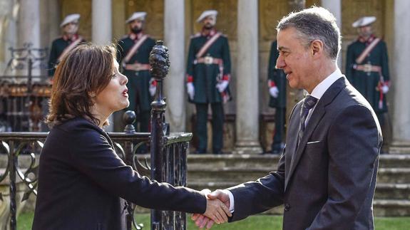 Soraya Sáenz de Santamaría eta Iñigo Urkullu.