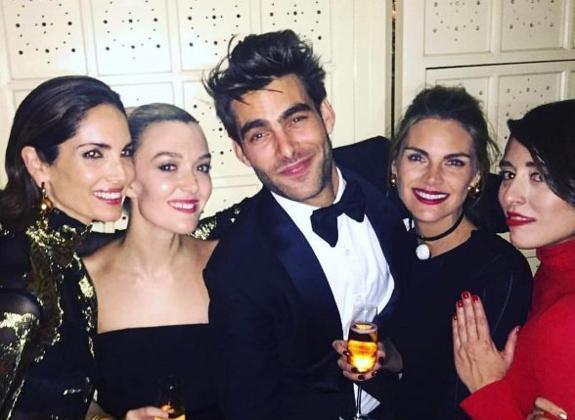 Los mejores amigos de la hija de Amancio Ortega (segunda por la izquierda) estuvieron allí.