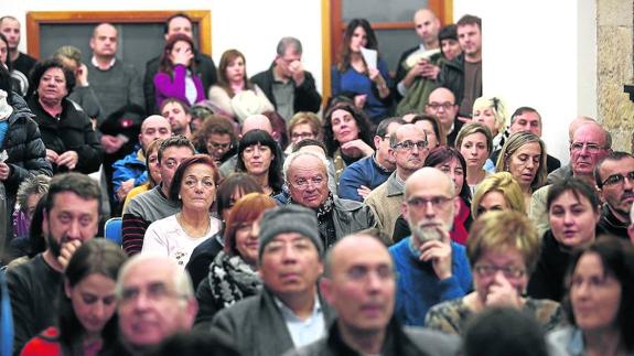 Reunión de afectados por las cláusulas suelo, el pasado lunes, en Bilbao. 