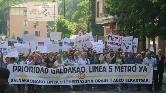 En junio de 2015 más de 2.000 personas se manifestaron para reclamar la llegada del metro a Galdakao.