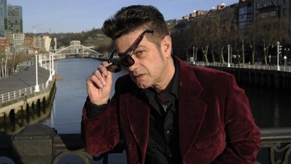 Santiago Auserón, ex Radio Futura, ex Juan Perro, se resiste a mirar con nostalgia el pasado.