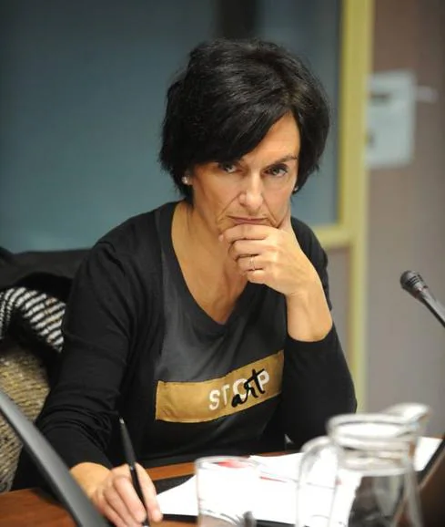 La directora general de EITB, Maite Iturbe, durante una comparecencia en comisión parlamentaria.