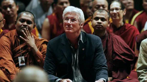 Richard Gere escucha una intervención del Dalai Lama en Nueva York. 