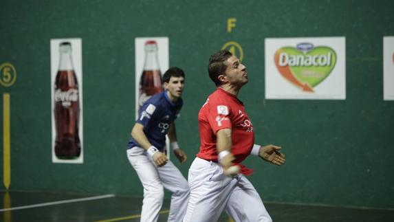 Olaizola, en un partido del Parejas.