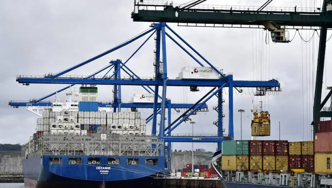 El buque en las instalaciones del Puerto de Bilbao.