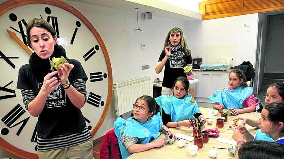 Un taller organizado en la Catedral de Santa María.