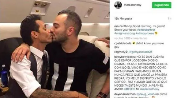 El beso de la polémica.