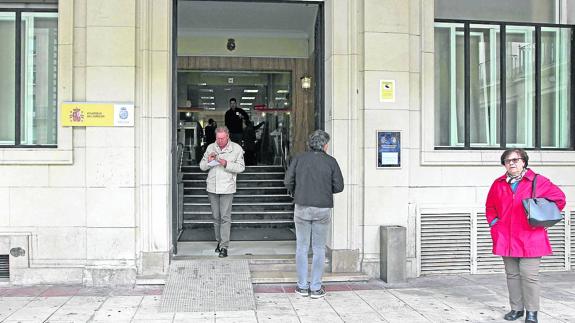 Acceso a las oficinas gubernamentales donde se expide en DNI en Vitoria. 