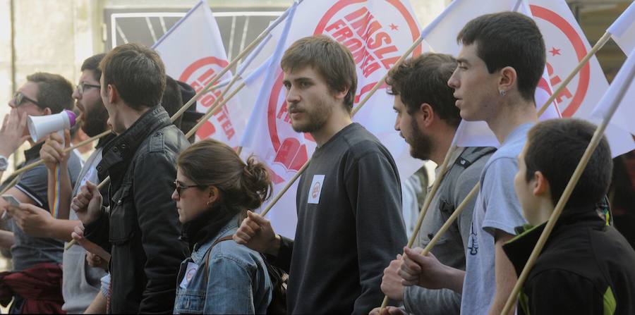 Jóvenes durante una manifestación en Bilbao.