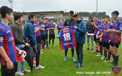 Gorroño, durante un homenaje que le hicieron sus compañeros. 