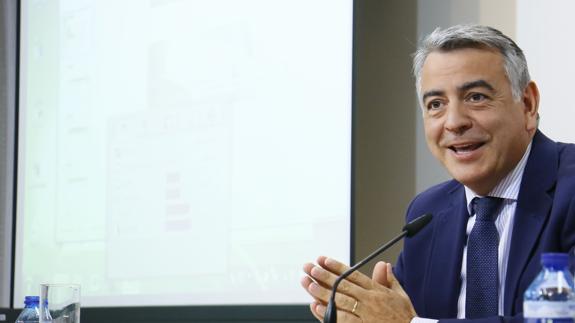 Javier de Andrés, en una rueda de prensa.