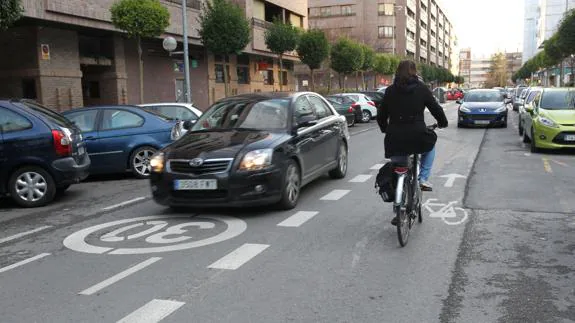 16 conductores vizcaínos, denunciados por no respetar la distancia con los ciclistas