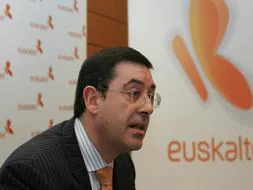 Alberto García Erauzkin, consejero director general de Euskaltel, ha presentado las nuevas tarifas de la compañía. / Bernardo Corral