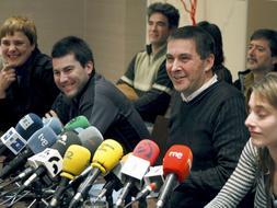 Otegi, durante la rueda de prensa ofrecida en San Sebastián. / Efe