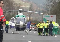 Uno de los heridos ha tenido que ser evacuado en helicóptero./ Luis Calabor