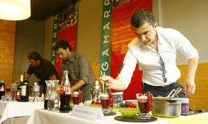 Algunos de los participantes de este concurso dedicado al kalimotxo. /Jesús Andrade