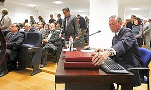 El ex lehendakari Juan José Ibarretxe, momentos antes de defender hoy en San Sebastián su tesis doctoral. /Efe