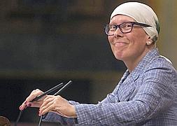 Los diputados ovacionan a Uxue Barkos que vuelve al Congreso tras una baja por un cáncer