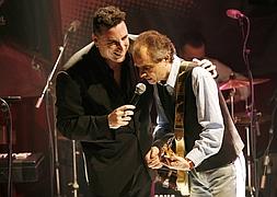 Loquillo y Sabino Méndez, en un concierto en Bilbao. /Archivo