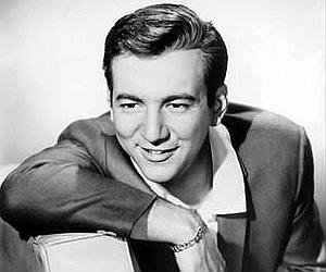 Foto: Bobby Darin fue uno de los grandes cantantes de los años 50 y 60. Vídeo: Así suena Bobby Darin en un clip de la serie.