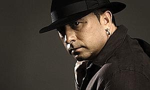 En sus conciertos se pueden comprar sombreros por tres euros. Videoclip: 'El viejo verano'