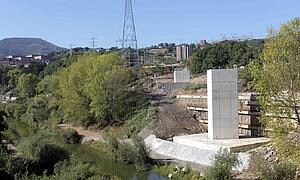 Obras del viaducto entre Galdakao y Basauri en octubre./ JordI Alemany
