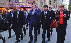 Mariano Rajoy, fumando un puro por Nueva York. / Jonan Basterra