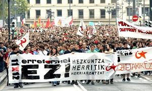 Manifestación de estudiantes por las calles de Bilbao./ Efe